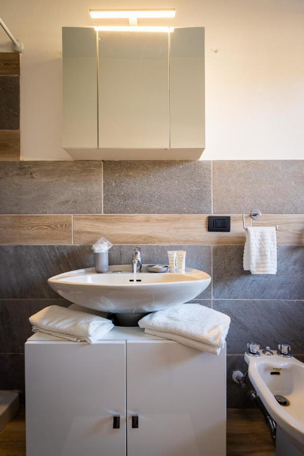 Blue Wave Apartment Arona - Lago Maggiore Exterior foto